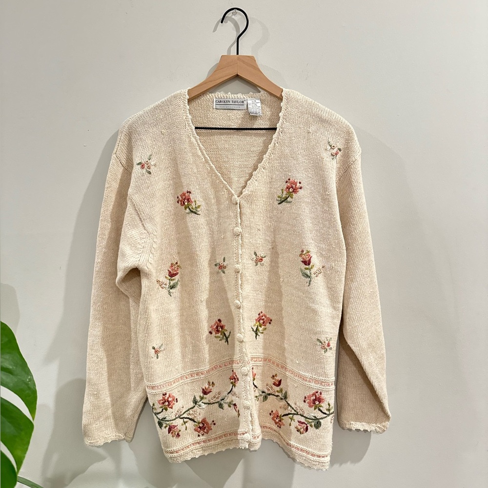 CAROLYN TAYLOR VTG GRANNY CORE  FLORAL EMBROIDERED WITH PEARLS CARDIGAN SIZE L